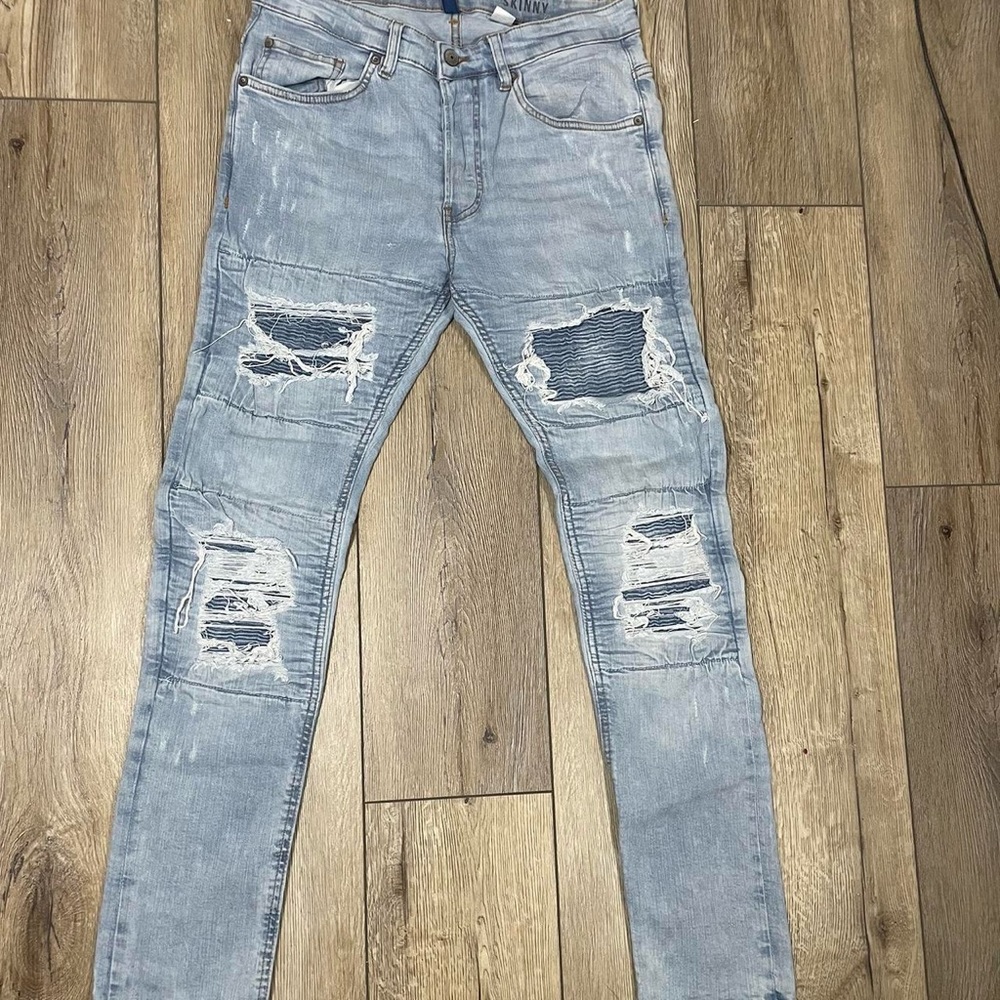 Brand New H&M Divided Skinny Fit Jeans w/ Distressed Details – 29